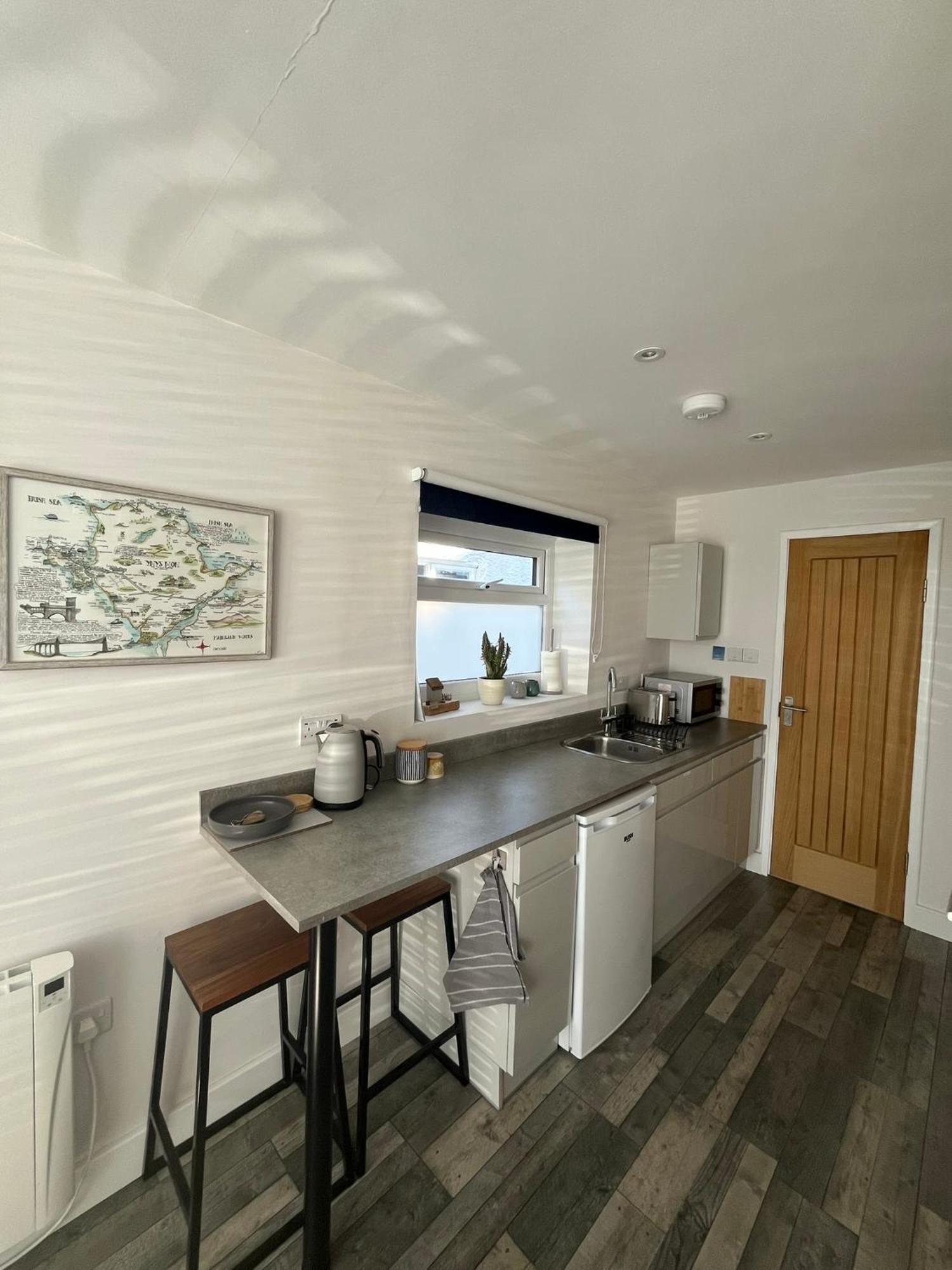 Entire Guest Suite In Four Mile Bridge, Rhoscolyn 밸리 외부 사진