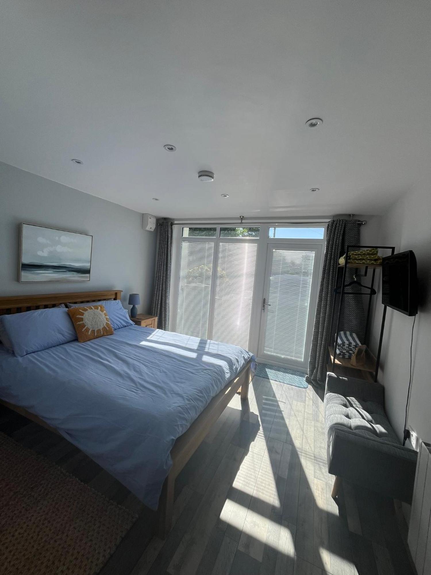 Entire Guest Suite In Four Mile Bridge, Rhoscolyn 밸리 외부 사진